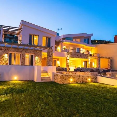 Steleni Seaside Aparthotel 4*