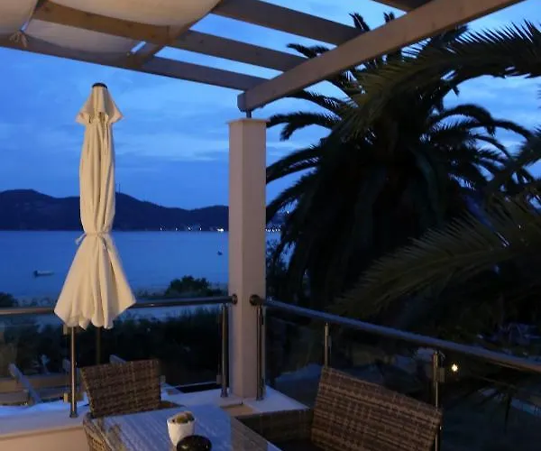 Steleni Seaside