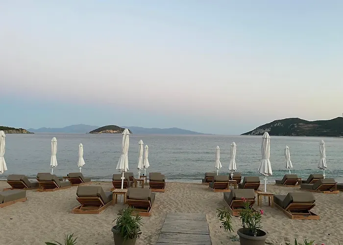 Steleni Seaside Aparthotel 4*